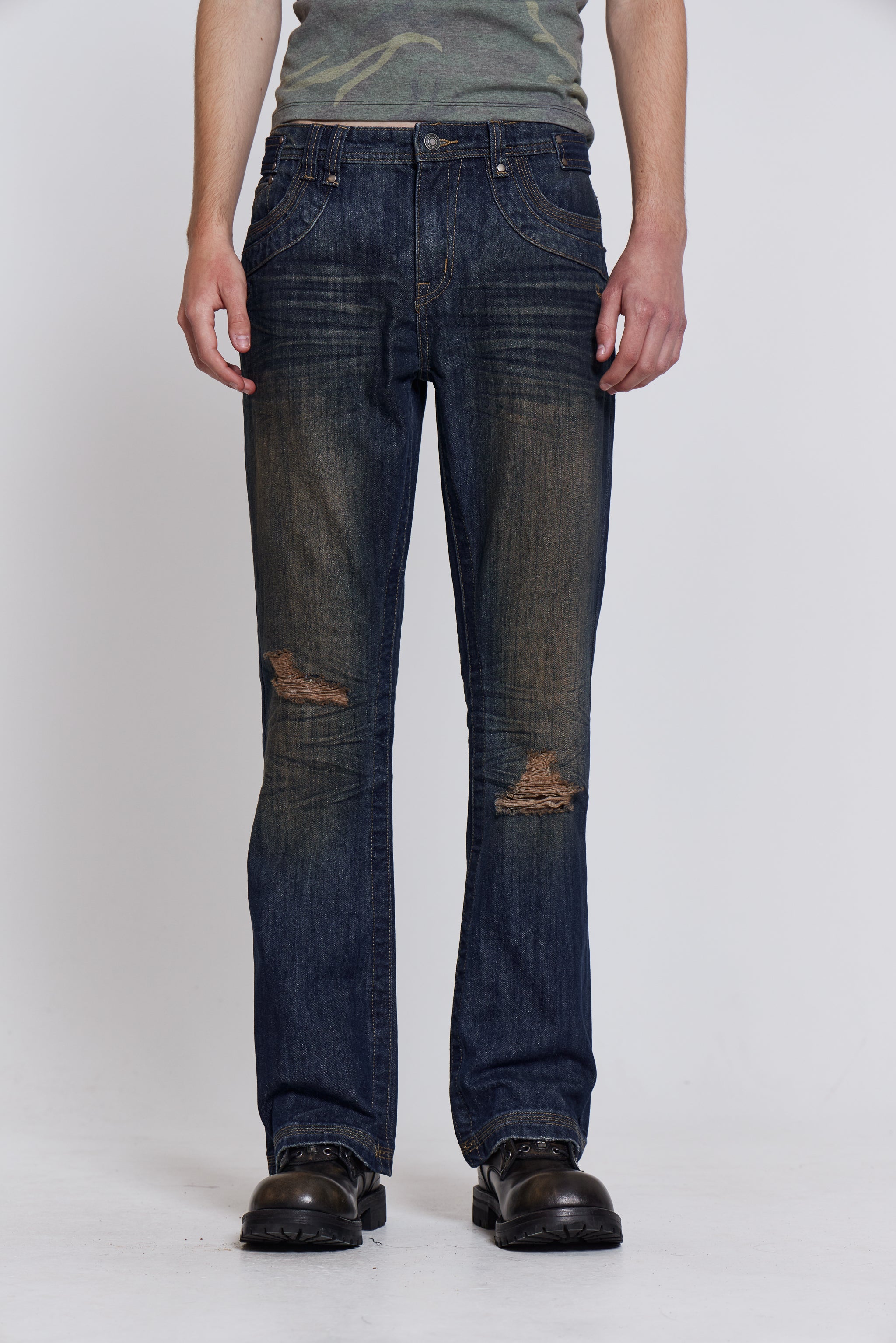 Embroidered Bass Flared Jeans