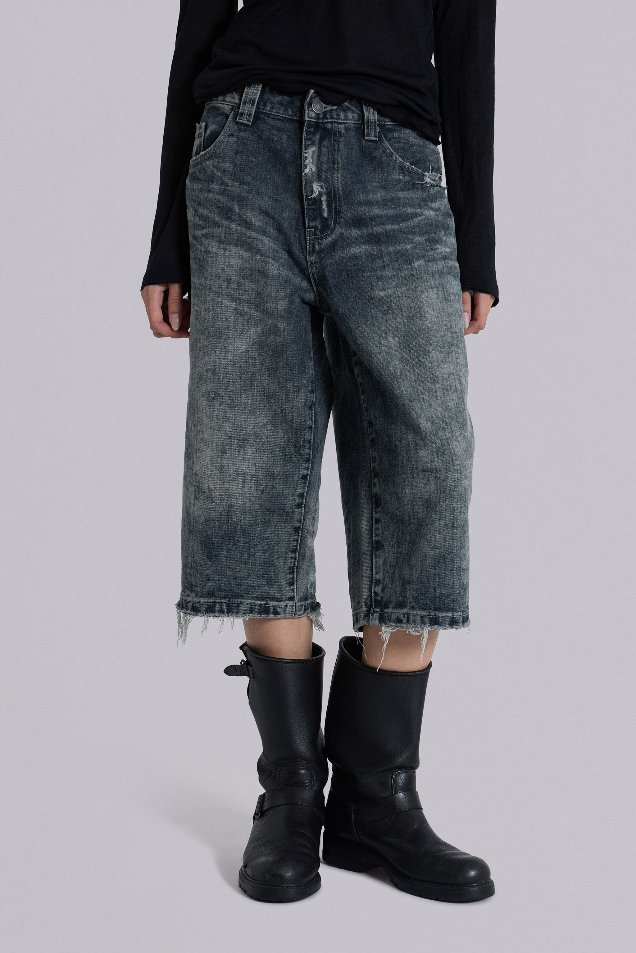 Nia Slim Leg Distressed Jorts