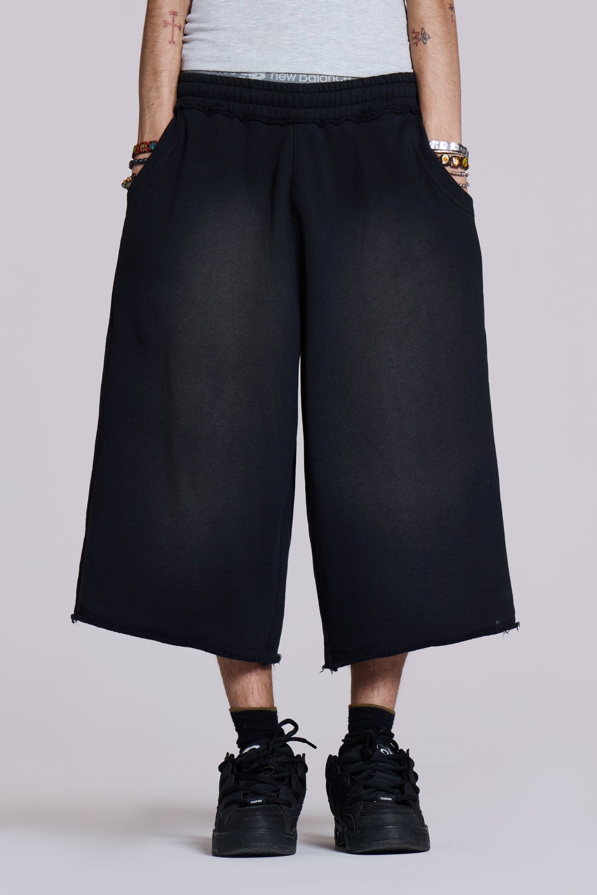 Monster 3/4 Washed Black Shorts