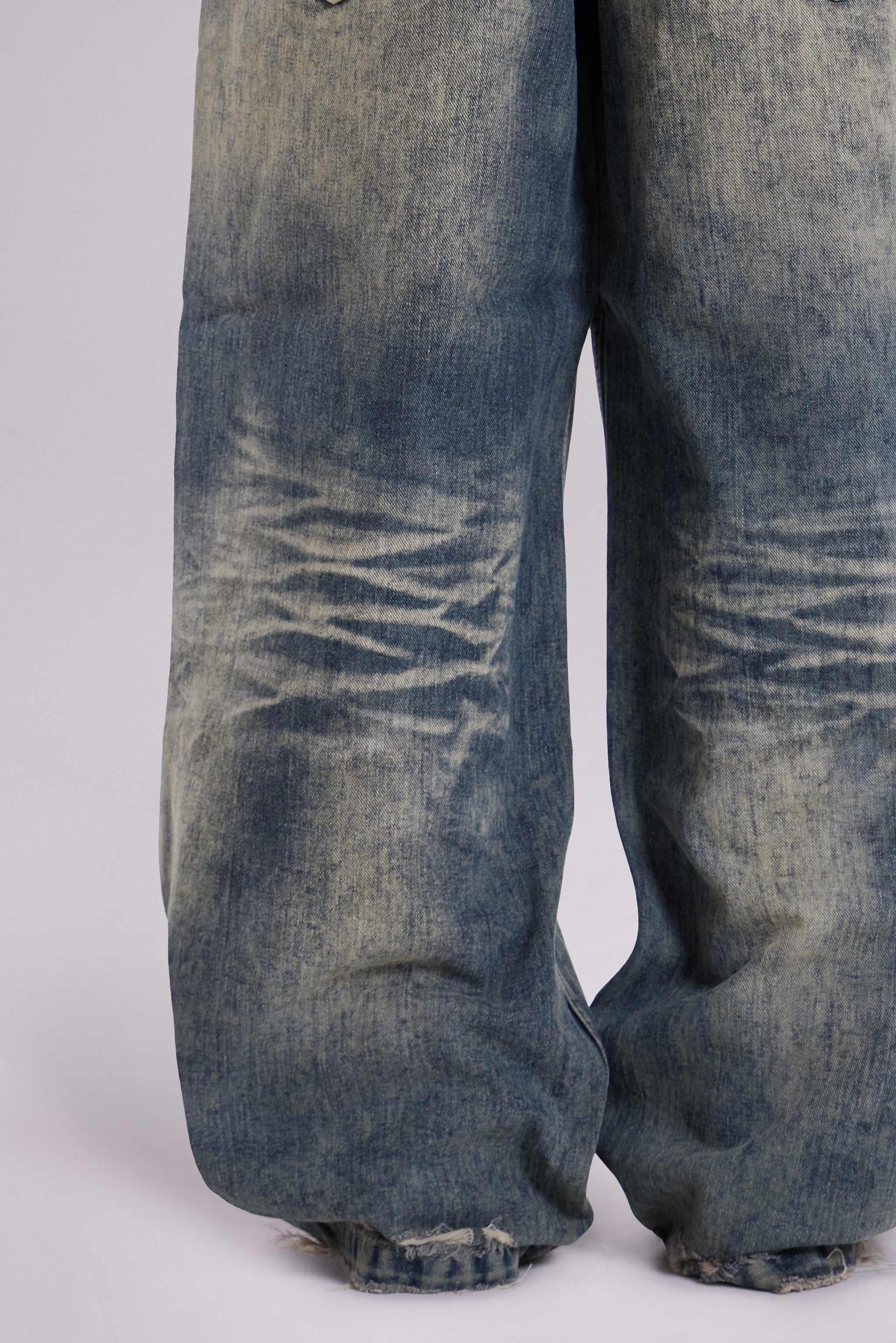 Dirty Lowrise Colossus Jeans